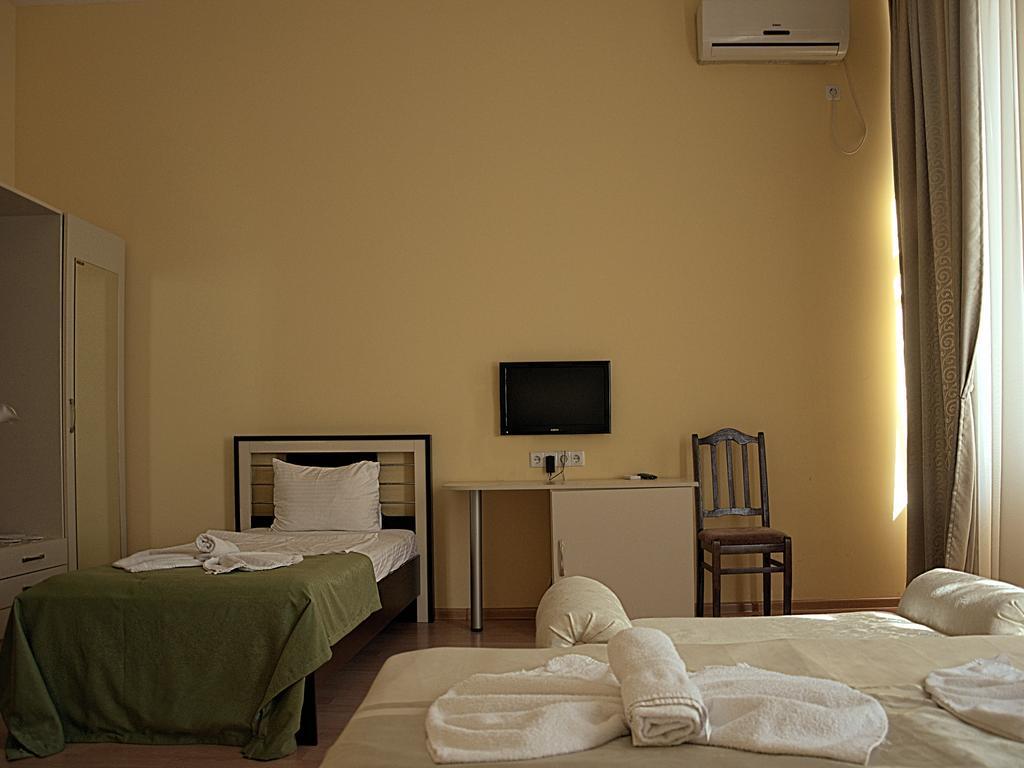 Hotel Tbilisi Garden Habitación foto