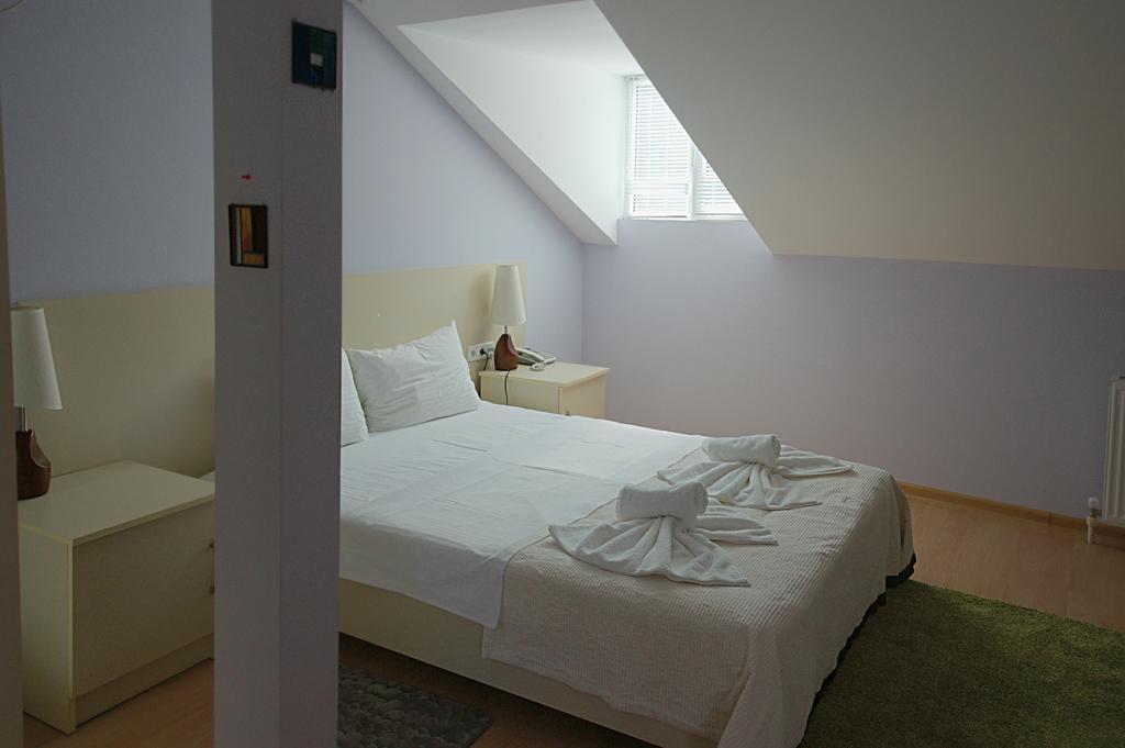 Hotel Tbilisi Garden Habitación foto